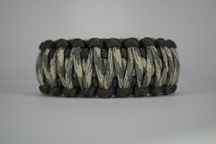 550 Paracord Survival Bracelet King Cobra Gray/Desert Foliage «Made in the USA»