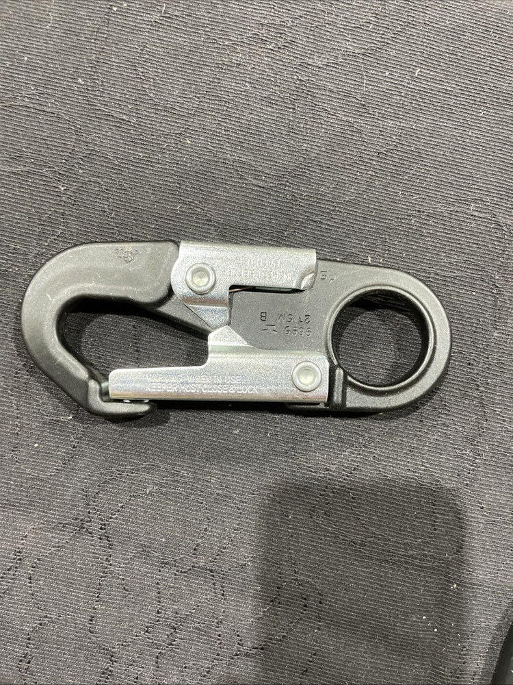 9695: 3/4″ Snap Hook 3600 lbs Fits Pensafe – Black & Silver