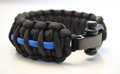Deluxe Police thin blue line – 550 paracord survival bracelet – adjustable