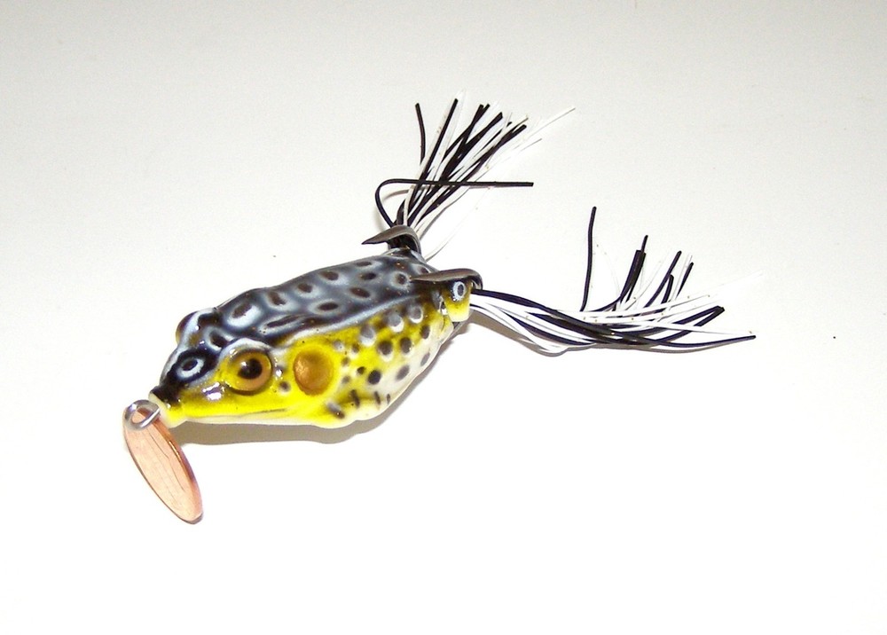1 Topwater Black Yellow Life-Like Frog Fishing Lure Bait Tackle 4 Big Fish NEW