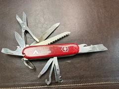 Victorinox Swiss Army Camping – Multi-Purpose Pocket Knife