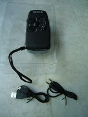 Smart Gear 3 in 1 Hand Crank Weather Radio Flashlight Am/FM Radio Requires