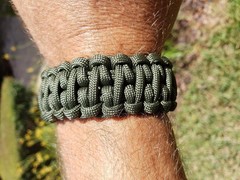 Paracord Bracelet with Stainless Steel Adjustable Shackle (1.25″ SSG Slash