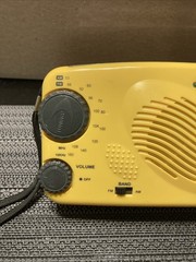 Emergency Self Powered Am/fm Radio Wind Up & Solar Powered/BATTERY/Electric