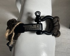 Gorgeous Titan Paracord Men’s Survival Cord Bracelet With Extra Screw Lock