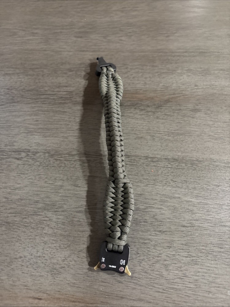 Paracord Survival Bracelet, ( The Cobra ) 550 Paracord 7 Strand , Large, Green.
