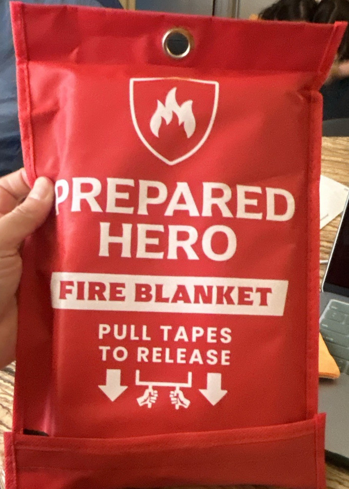 Prepared Hero Fire Blanket 4 Pack 100x100cm Red Woven Fiberglass Wall Mount