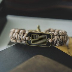 Camo Paracord Bracelet – Tactical Survival Bracelet for Men with Bronze USA Flag