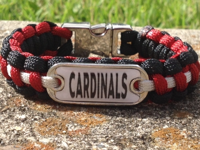 Arizona Cardinals Paracord Bracelet w/ NFL Dog Tag and Metal Buckle. AWESOME!