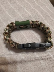 Emergency Paracord Bracelets, Survival Bracelet with Whistle – Autumn Camo