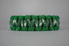 550 Paracord Survival Bracelet Cobra Kelly Green/Green Camo «Made in the USA»