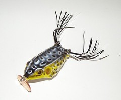 1 Topwater Black Yellow Life-Like Frog Fishing Lure Bait Tackle 4 Big Fish NEW
