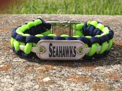 Seattle Seahawks Paracord Bracelet w/ NFL Dog Tag and Metal Buckle. AWESOME!!!