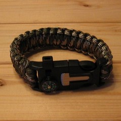 Men’s Survival Bracelet Cord Wristband Rescue Rope Compass Flint fire Whistle