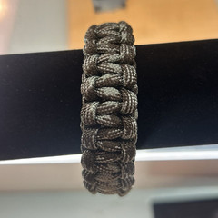 Adjustable Green & Black Paracord Bracelet w/ Black Buckle, 7 in, 1 Pack