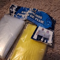 2 PACK RAIN PONCHOS 2 DISPOSABLE RAIN PONCHOS