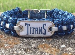 Tennessee Titans Paracord Bracelet w/ NFL Dog Tag and Metal Buckle. AWESOME!!!
