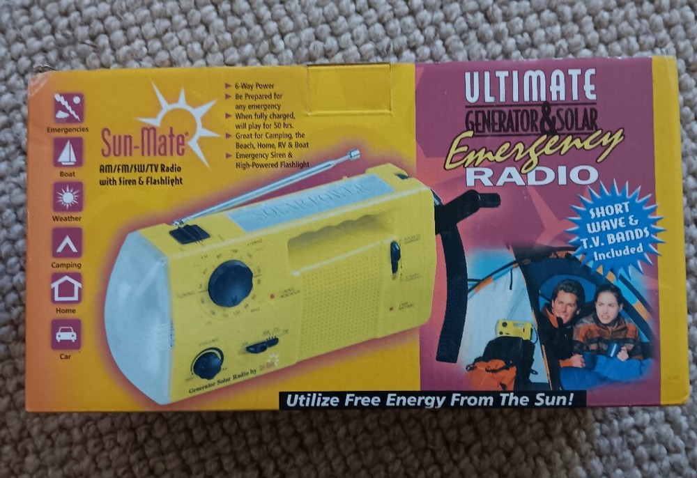 Emergency Generator & Solar Radio Flashlight Siren Crank Power Brand NEW Vintage