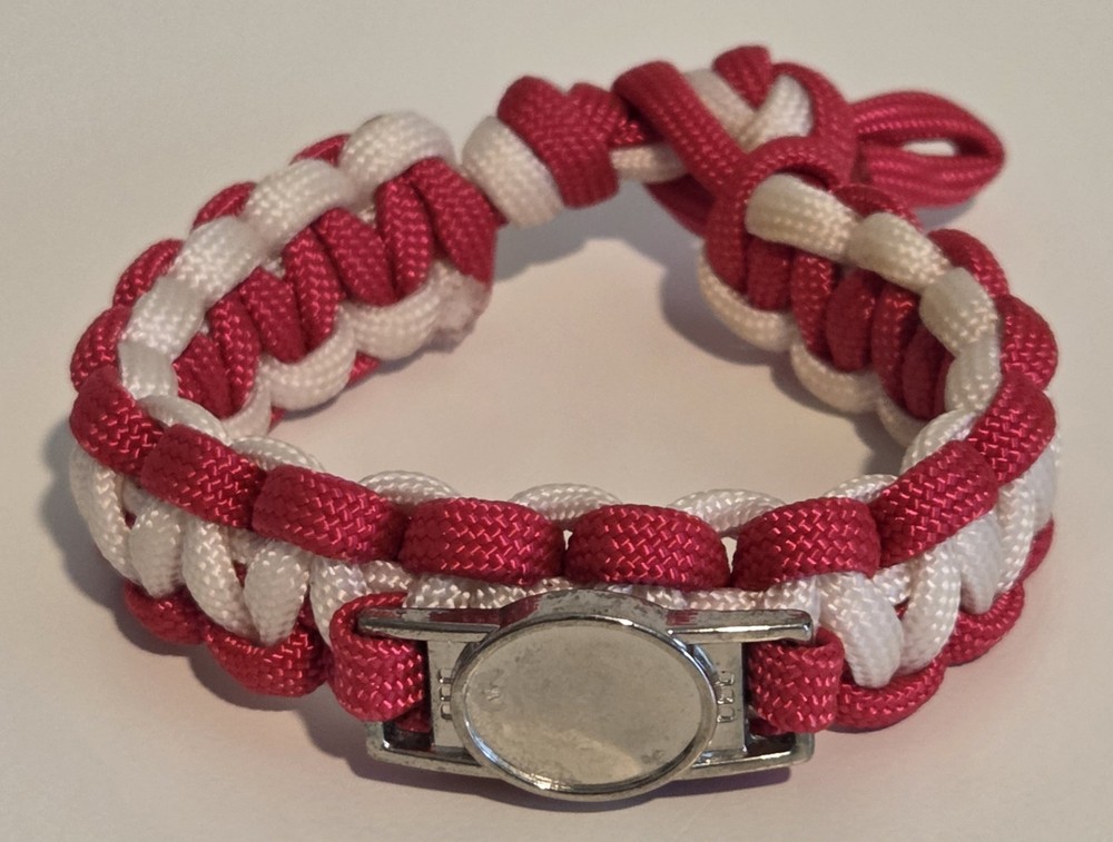 Red/White w/Siler Buckle Paracord Bracelet – 9″ Long w/Loop Knot Closure