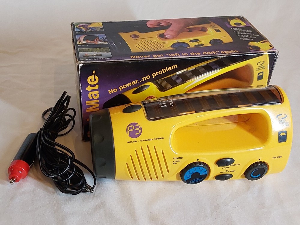 Sol-Mate Hand Crank Emergency Flashlight AM FM Radio