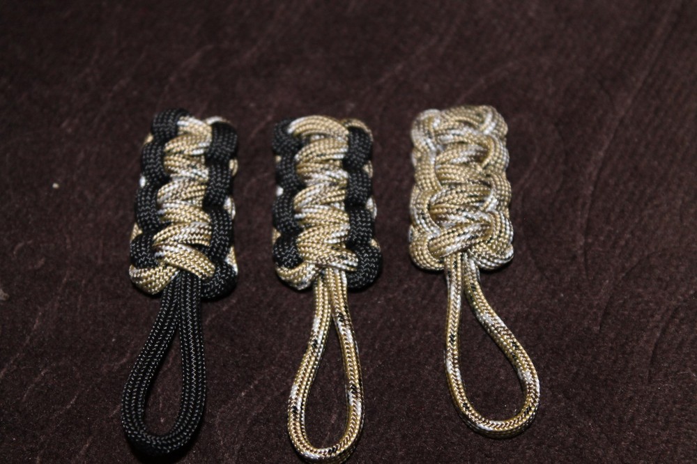 paracord zipper pull – Sahara Desert and black