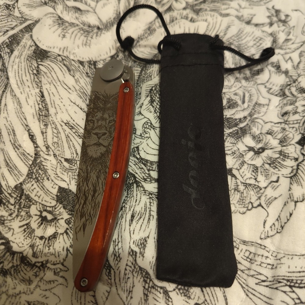 Deejo Lion Engraved Collectables Pocket Knife 37g – Limited Edition.