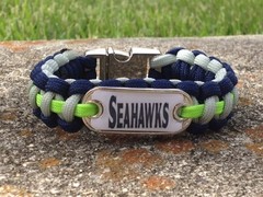 Seattle Seahawks Paracord Bracelet w/ NFL Dog Tag and Metal Buckle. AWESOME!!!