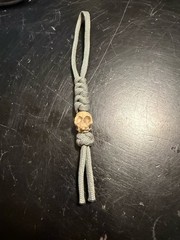 Paracord Combo Knife Lanyard Gray with Skull