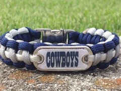 Dallas Cowboys Paracord Bracelet w/ NFL Dog Tag and Metal Buckle. AWESOME!!!