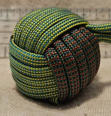 Decorative Nautical Ball Monkey’s Fist Color Changing 550 Paracord, 5″ Keyring