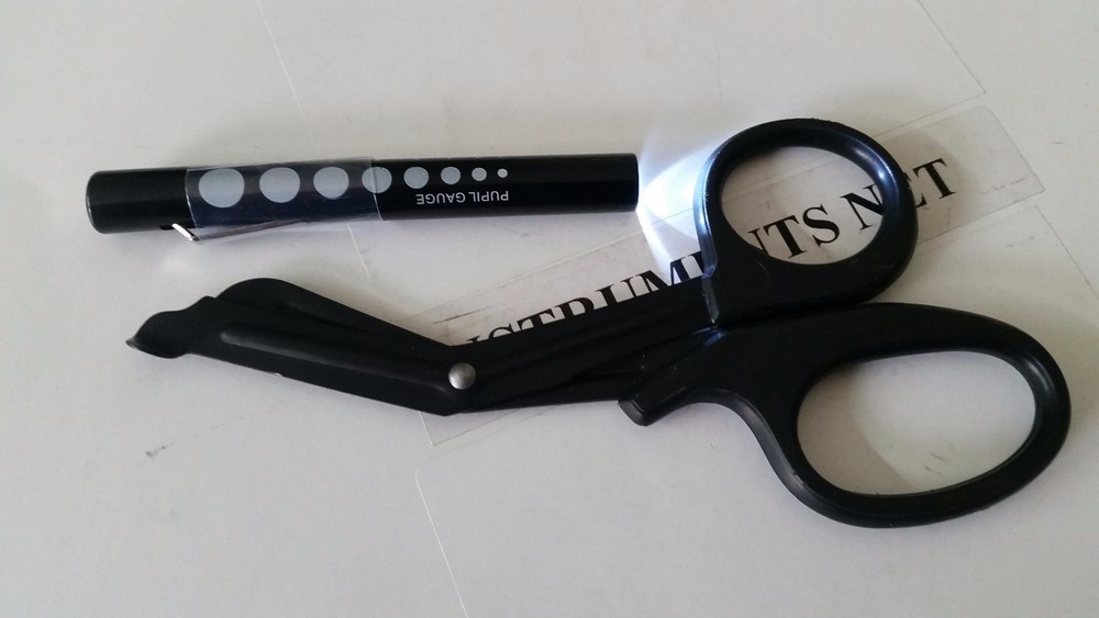 Tactical Black – Set of 2 pcs Black EMT First Responder 7.5″ Shears + Black Pen