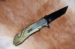 ARMY Assisted Opening Rescue Knife – Black & Green – NEW