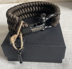 Gorgeous Titan Paracord Men’s Survival Cord Bracelet With Extra Screw Lock