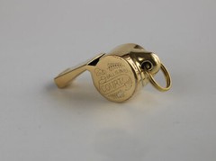 Ne’wRetro Brass Keychain Whistle Outdoor Survival EDC Whistle HighDecibelWhistle