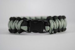550 Paracord Survival Bracelet Cobra Black/Foliage «Made in the USA»