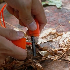New Outdoor Survival Emergency Kit Flint Fire Starting Tool with Serrated Scrape