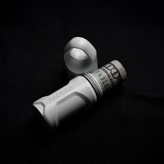 X.150 Waterproof EDC Survival Container, Zinc Alloy Outdoor Carry Capsule for