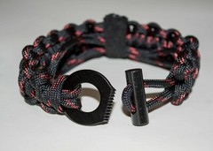 Fire Starter Bracelet Survival Adjustable Reflect Paracord Ferro Rod EZ Deploy