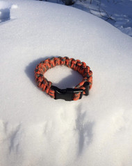 ParaTinder Bracelet Heavy Duty Paracord, Flammable Thread Core and Fire Starter