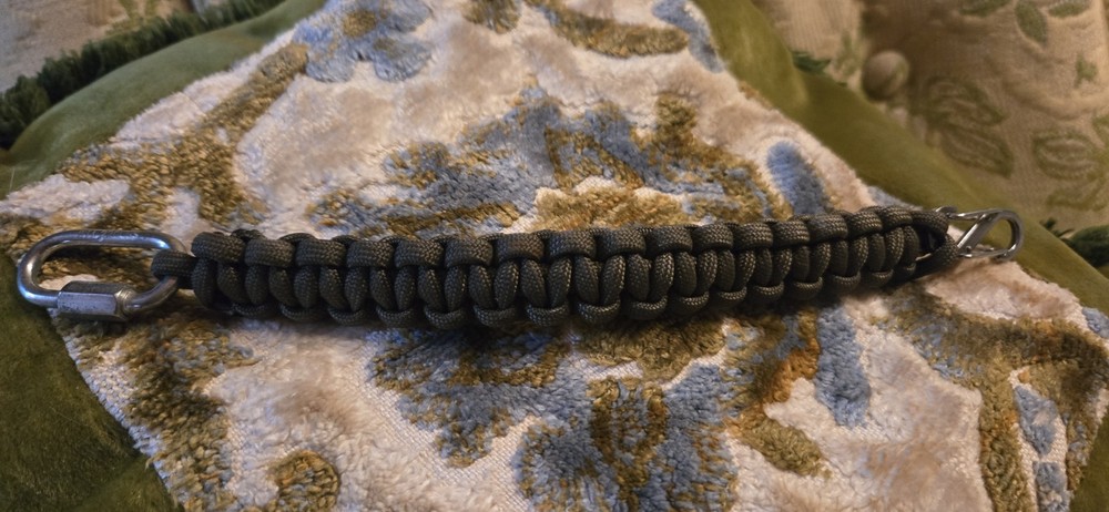 Dark green paracord keychain