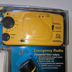 Emergency Basics Kit (First Aid Kit, Flashlight & Emergency Radio)