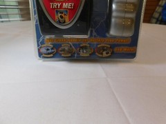 NOS INNOVAGE Outdoor storm Weather Battery Free Crank Radio Ear Bud Headphones