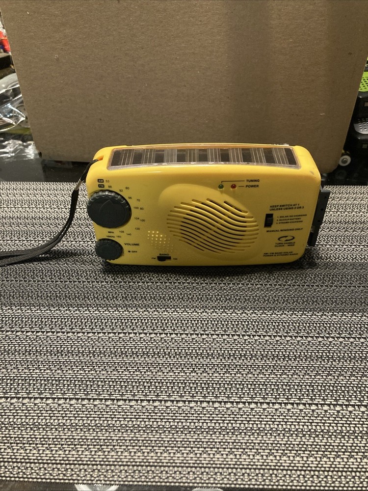 Emergency Self Powered Am/fm Radio Wind Up & Solar Powered/BATTERY/Electric