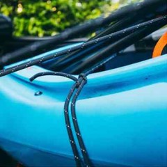 Gear Aid Extra Heavy Duty 1100 Paracord with Carabiner – Black/Reflective