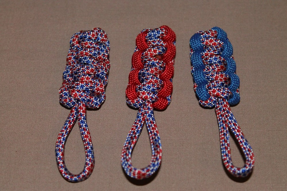 paracord zipper pull – Uncle Sam in Diamonds, red, blue