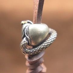 Retro Brass Desire Snake Female Genitalia Apple Figure EDC Outdoor Paracord Bead