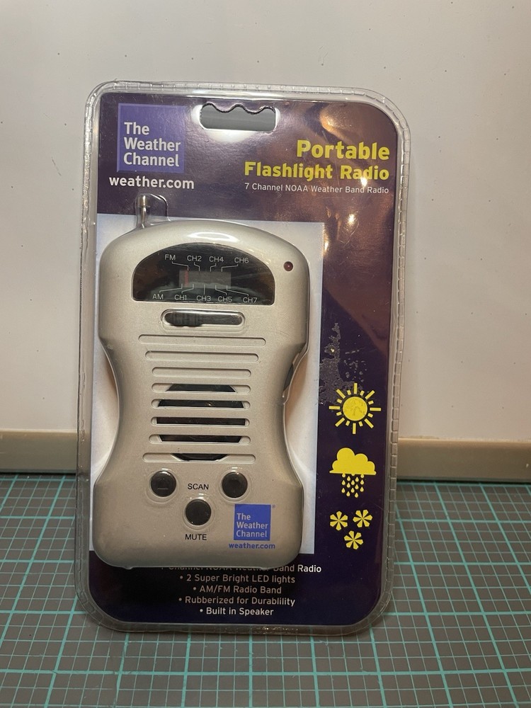 The Weather Channel Portable Emergency Alert FM Radio Flashlight 7 Channel NOAA