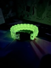Glow in the Dark 550 Paracord Bracelet OSFM Black Buckle Plastic