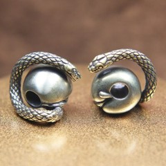 Retro Brass Desire Snake Female Genitalia Apple Figure EDC Outdoor Paracord Bead
