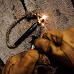 Überleben | FIREKIT Survival Fire Starter Kit – All-in-One Ferro Rod, Striker